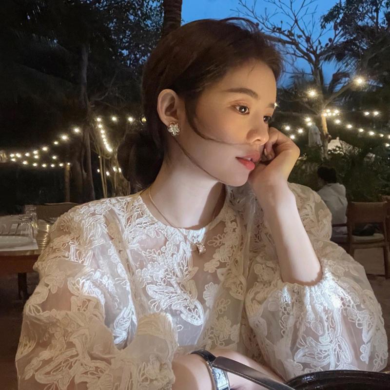 Street Fashion In Korea - MEXZT Elegant Sheer เสื้อสีขาวผู้หญิงแฟชั่นลูกไม้เย็บปักถักร้อยเสื้อฤดูร้อนสุภาพสตรีเกาหลีแขนยาวออกแบบเสื้อใหม่