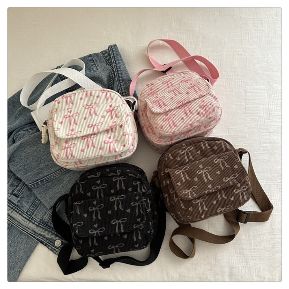 Street Fashion In Korea - กระเป๋าสะพายไหล่ผ้าลูกฟูกสำหรับผู้หญิง กระเป๋าสะพายข้างสำหรับวัยรุ่นหญิงสาว กระเป๋าโท้ทน่ารัก กระเป๋าสะพายข้างสไตล์เกาหลี ฮาราจูกุ